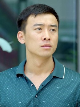 刘国栋(郑奇饰演)
