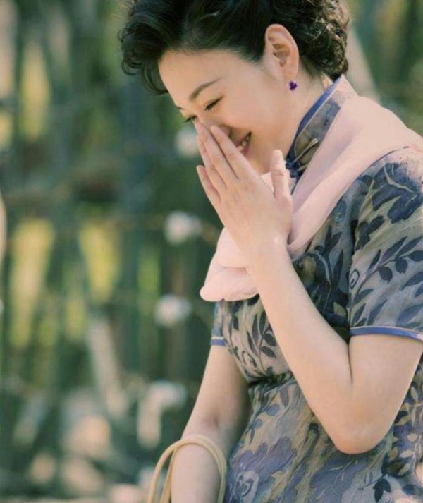 娱乐圈最让人眼红的好姐妹, 除了谢娜李小冉, 就是迪丽热巴和她!