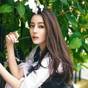 娱乐圈最让人眼红的好姐妹, 除了谢娜李小冉, 就是迪丽热巴和她!