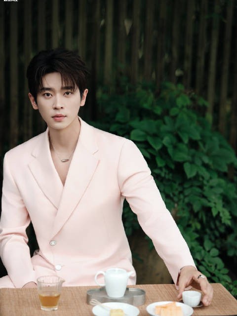 丞磊0509直播全程cut 今天是浅粉色西装眼镜控丞磊，《成何体统》刚杀青