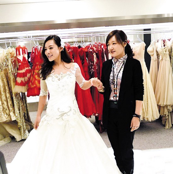 “体操公主”刘璇香港大婚文体明星道贺