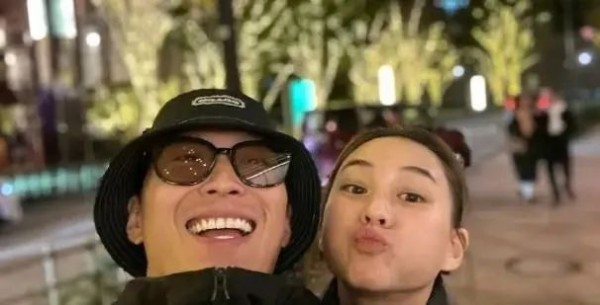 窦骁卡点给何超莲庆生 甜蜜互动辟谣婚变
