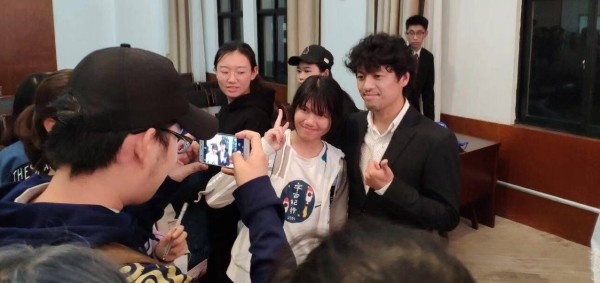导演竹内亮_看图王.jpg