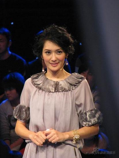 孟广美主持《超级明星》