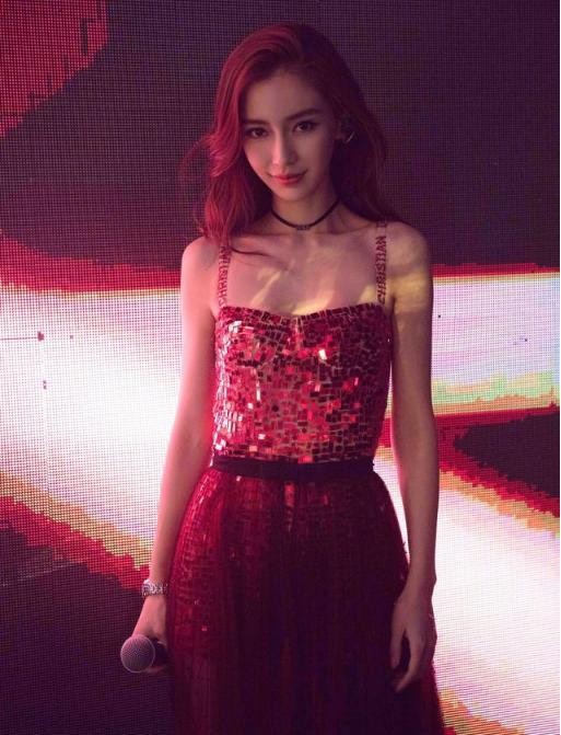 女明星的时尚之战：赵丽颖很仙，却被baby碾压，还是杨幂最会穿