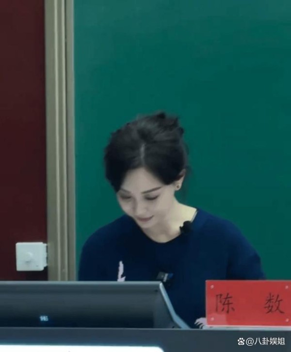 回顾：陈数靠努力转型演员，演技出众获奖无数，婚姻遭非议仍优雅