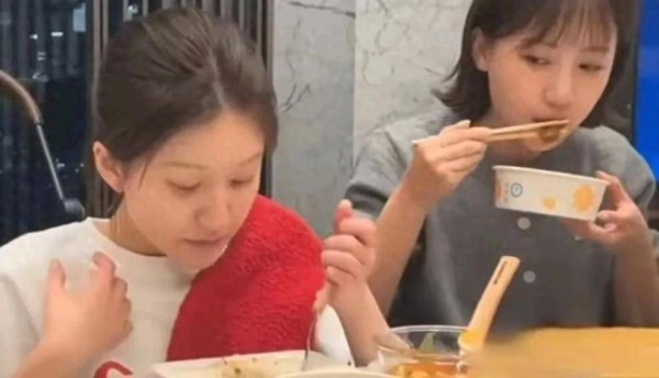 娱乐博主谈赵露思生病始末