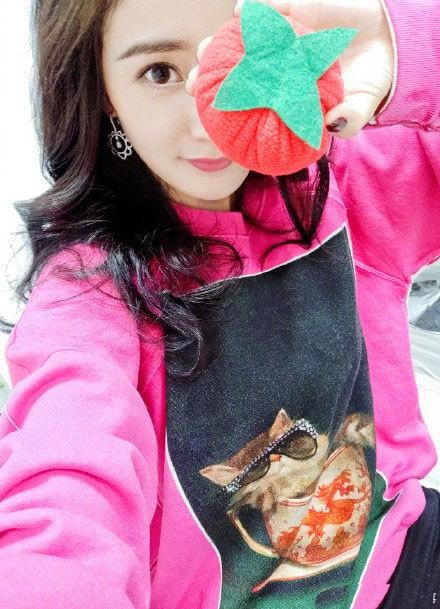 一组高颜值女明星的自拍照，赶快选出你心目中的第一名！