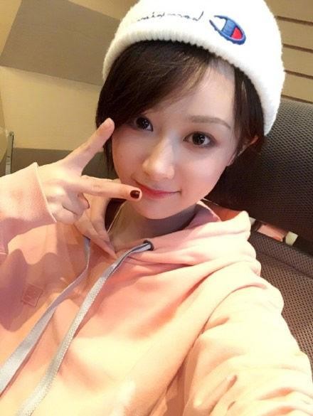 一组高颜值女明星的自拍照，赶快选出你心目中的第一名！