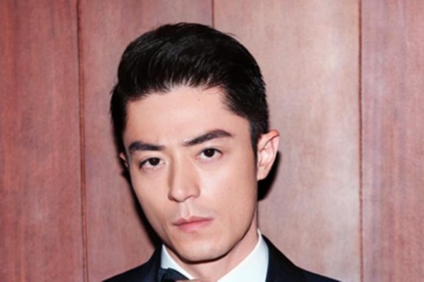 舞台上是明星，荧幕里是演员，生活中霍建华也是普通人