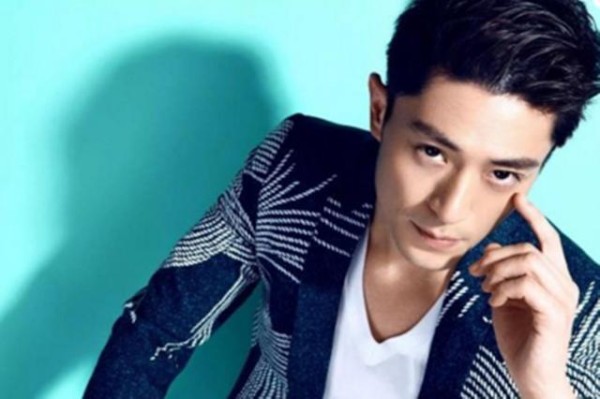 舞台上是明星，荧幕里是演员，生活中霍建华也是普通人