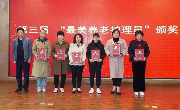 巾帼在岗