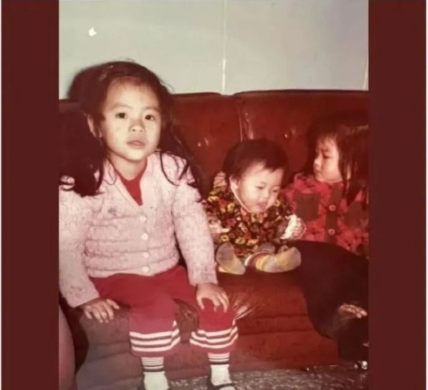 小S发长文晒姐妹牵手照缅怀大S 姐妹情深感人肺腑