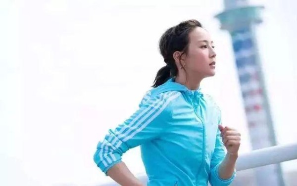 娱乐圈低调女明星，坚持跑步11年，自律到让人敬佩