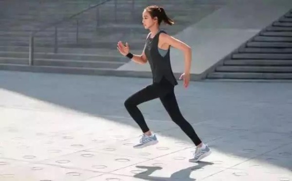 娱乐圈低调女明星，坚持跑步11年，自律到让人敬佩