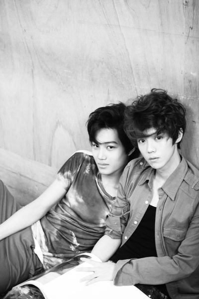 成员KAI(左)和LU HAN
