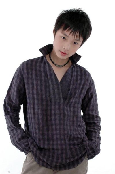 Lay是2005年《明星学院》的季军张艺兴