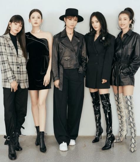 两大“时尚女王”同台PK，杨幂胜在妆容，李宇春胜在气场占据C位