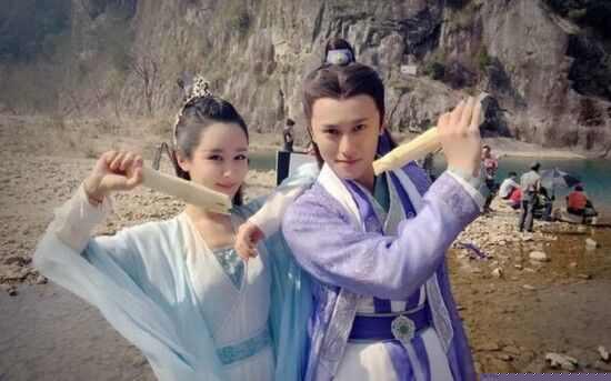 杨紫生日似乎没有明星祝福，男友秦俊杰准点送出你是最好的！