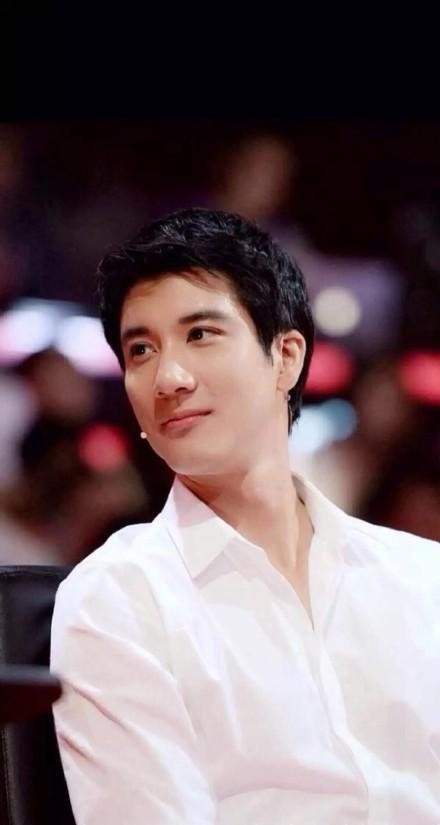 娱乐圈中英语6到不行的明星！胡歌成为英语代言人，而他开口苏！