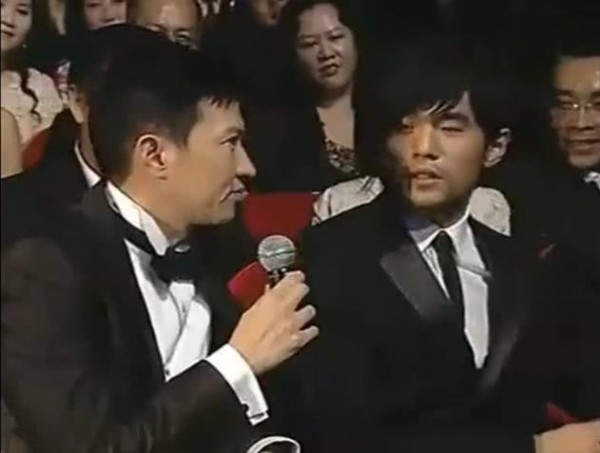 张家辉“秀”普通话憋坏周杰伦,网友被这俩人的交流方式给逗乐了