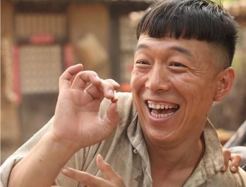 “以为是长辈，其实是同岁”的4对明星，黄渤、林志颖还不算啥？