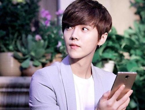 “以为是长辈，其实是同岁”的4对明星，黄渤、林志颖还不算啥？