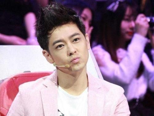“以为是长辈，其实是同岁”的4对明星，黄渤、林志颖还不算啥？