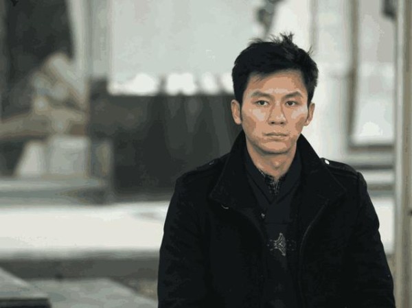 李晨憔悴亮相跑男，满怀心事瘦到脱相，手上婚戒已经摘掉