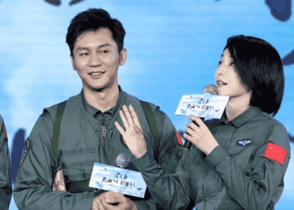李晨憔悴亮相跑男，满怀心事瘦到脱相，手上婚戒已经摘掉