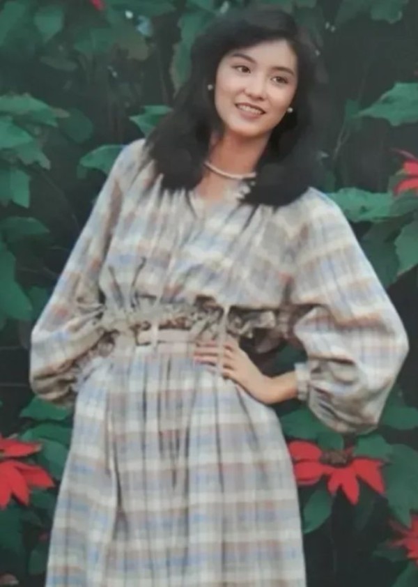 东南亚第一美女林青霞：从18岁到60岁仍散发迷人魅力