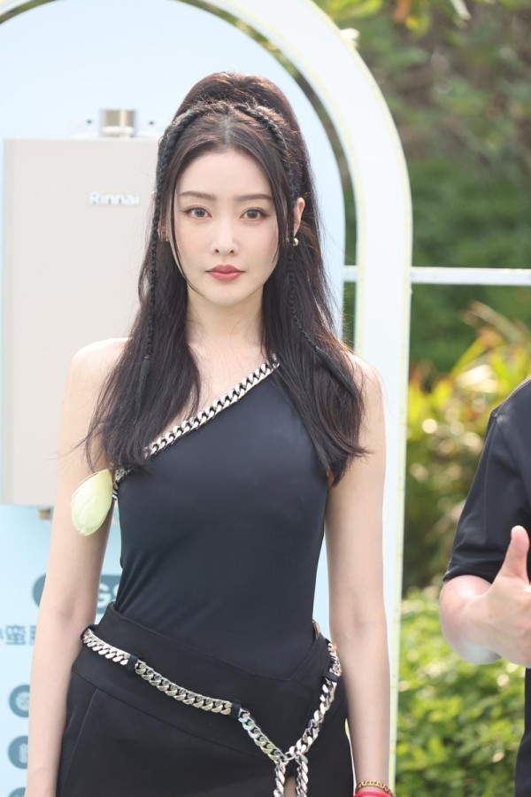 张天爱健身狂魔的黄金比例与公益初心，解锁女演员的多元魅力
