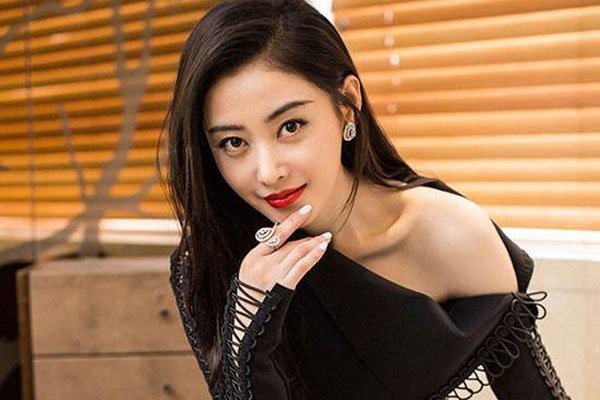 张天爱身材性感 事业走下坡路的女明星到底有多惨