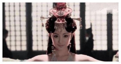 杨幂出道时照片曝光，看到“纯天然”的脸，网友：难怪男的都稀罕