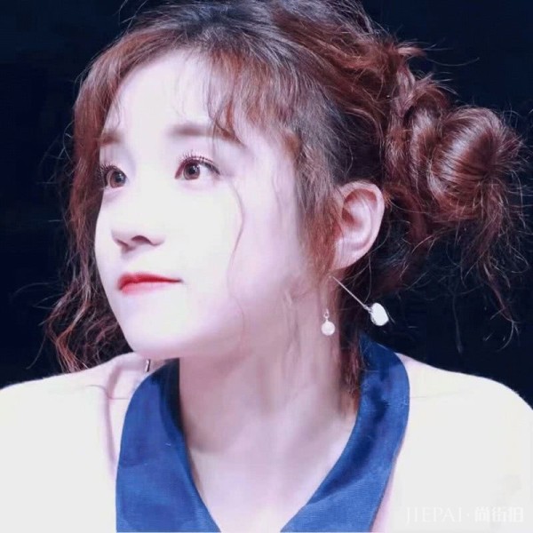 出道就上韩网热搜！人称烟嗓妖精的北京大蜜华丽变身新人奖收割机