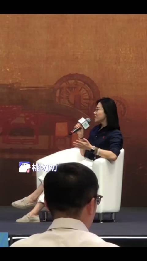杨紫穿戏服亮相微博之夜开创红毯先河
