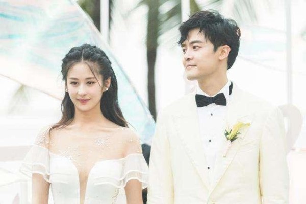 娱乐圈的女艺人生孩子后，为什么那么快就复出？颖儿说出去了真相