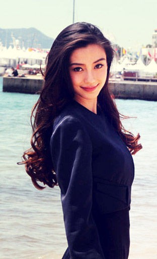 Angelababy:海滩上的风情