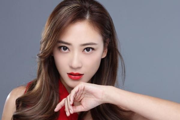“追星把自己追成明星”的4位艺人，鞠婧祎上榜，你还能想到哪位