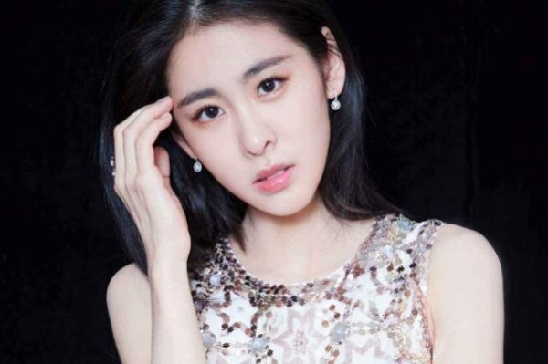 “追星把自己追成明星”的4位艺人，鞠婧祎上榜，你还能想到哪位