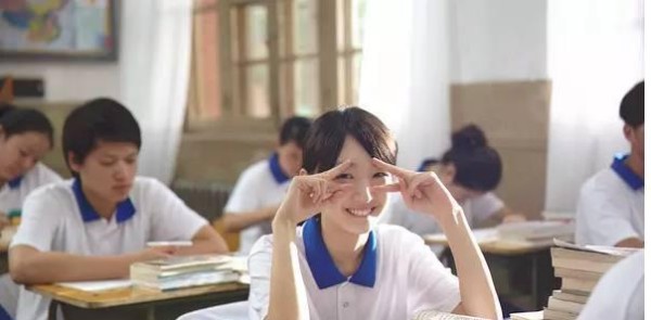 这部最惨校园青春电影, 票房仅2.2万, 林更新和周冬雨不尴尬吗?