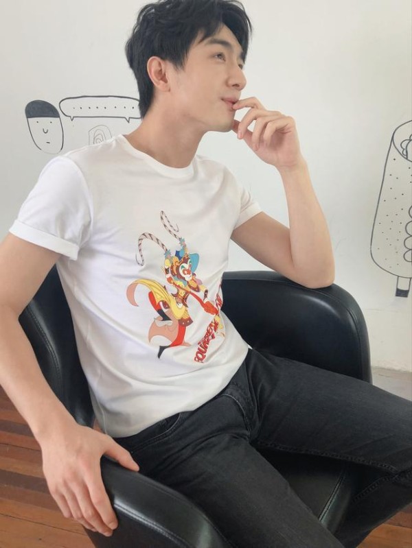 周冬雨简洁穿搭，时尚帅气很有中性美，林更新成熟穿搭，干练稳重