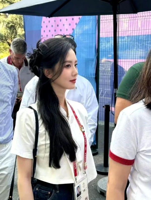 一场奥运让刘诗诗翻车！被质疑：不分场合凹造型，蹭热度，抢风头