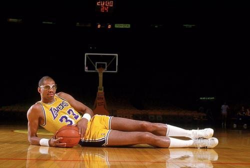 NBA史上七大出道即巅峰，一巅十几年代表，詹皇仅排第七！