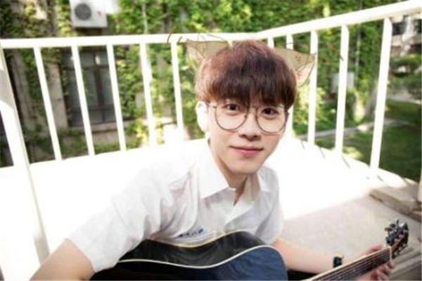 费启鸣是谁为什么这么红怎么红的,费启鸣怎么在韩国红了人气高吗