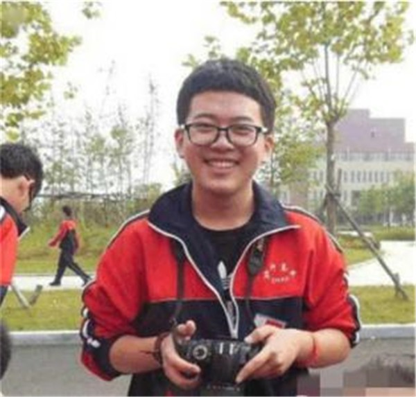 费启鸣是谁为什么这么红怎么红的,费启鸣怎么在韩国红了人气高吗