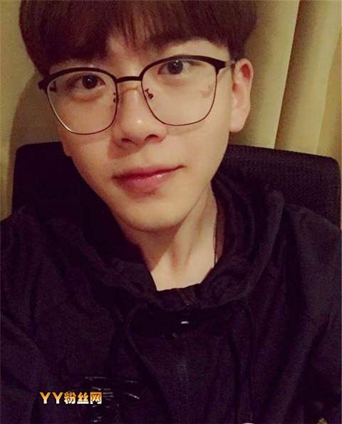 费启鸣为什么这么红揭秘 抖音费启鸣女朋友是谁个人资料照片