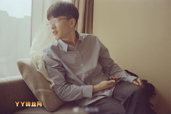 费启鸣为什么这么红揭秘 抖音费启鸣女朋友是谁个人资料照片