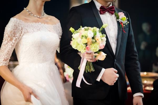 《明星浪漫婚礼揭秘：的瞬间与永恒》 图2