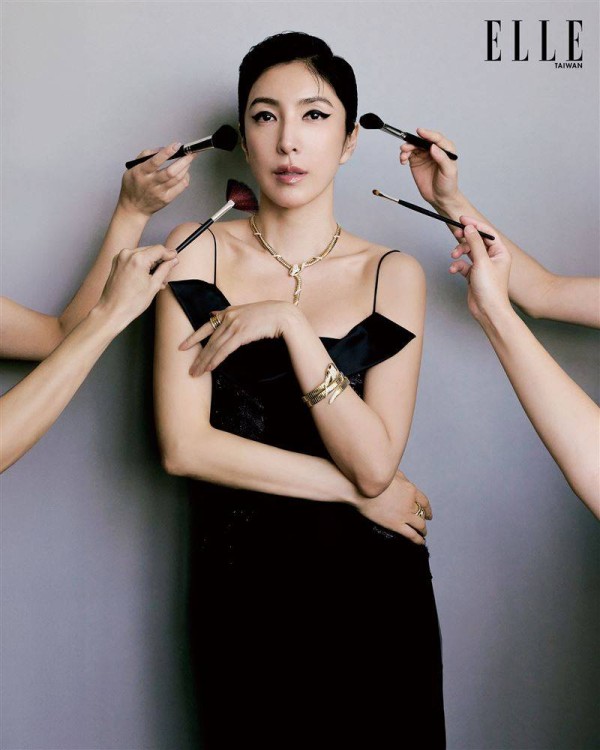 杨谨华担任《ELLE》杂志10月号封面之星。（图／翻摄自YT、Elle提供）